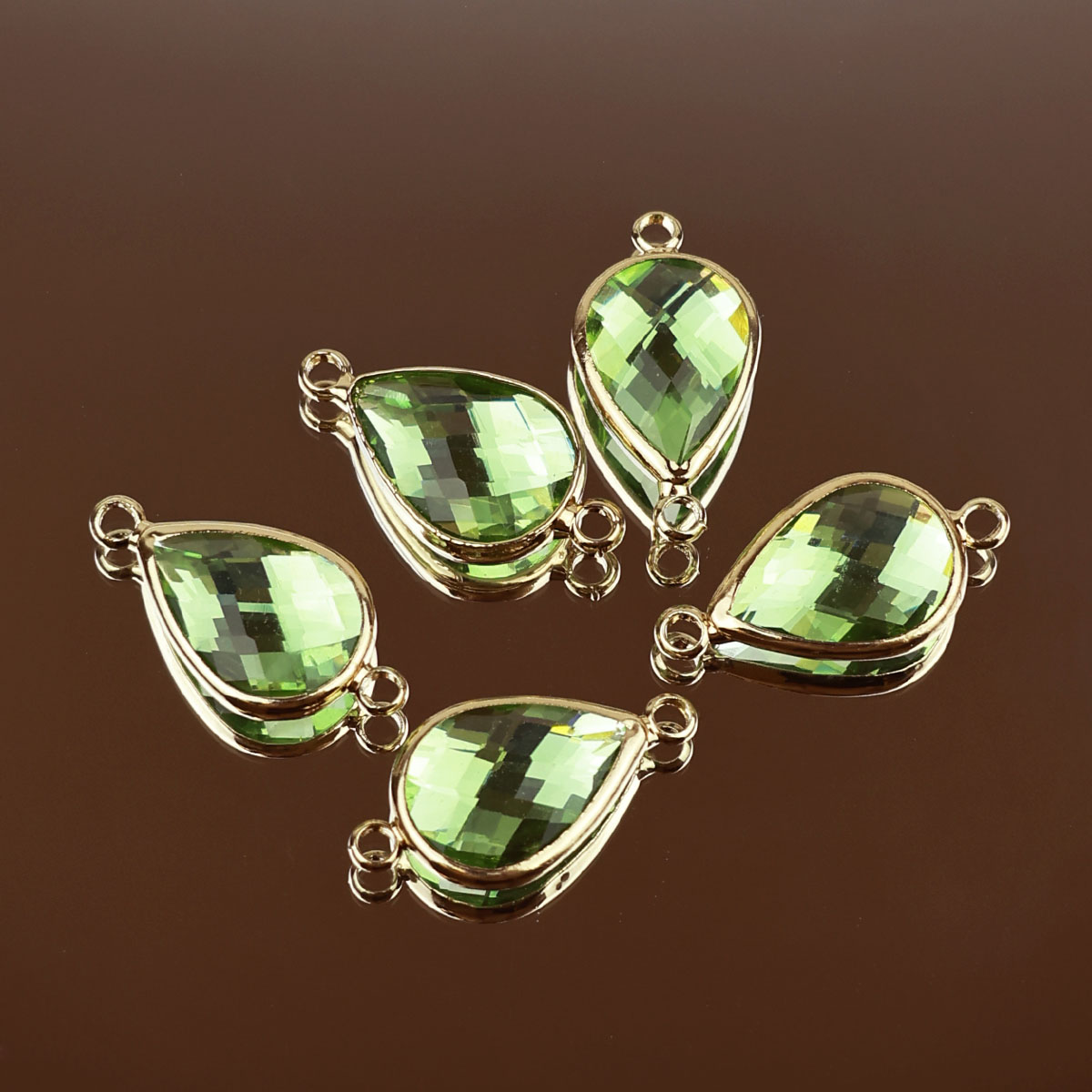 Подвеска (соединитель для бижутерии) (уп. 10шт) капля прозрачная 10*14 мм 008 салатовый