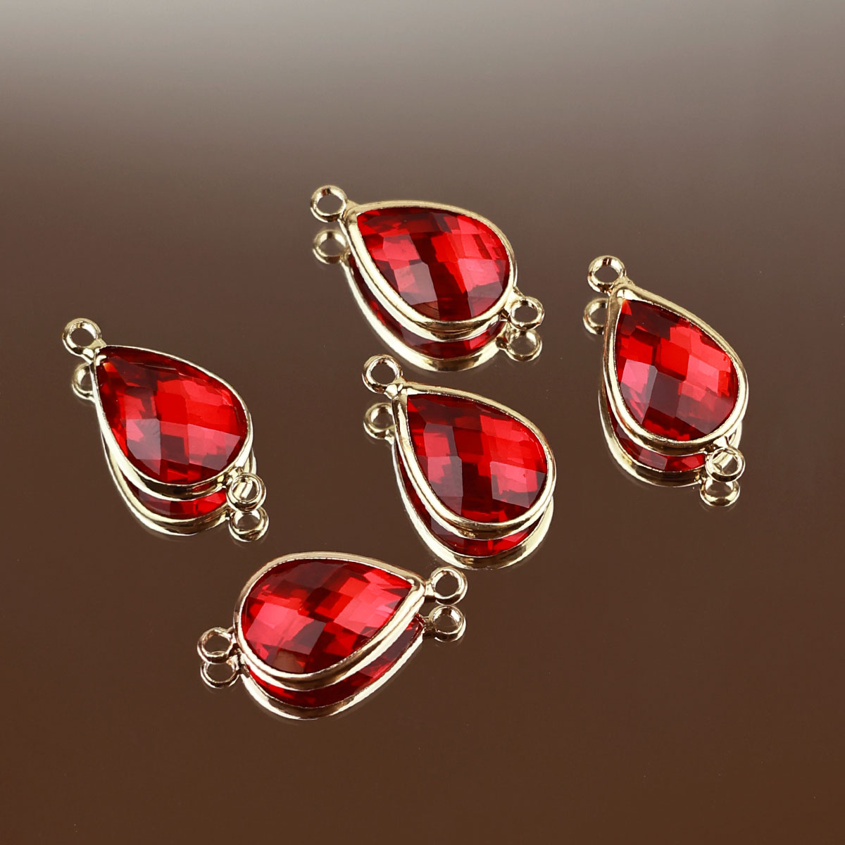 Подвеска (соединитель для бижутерии) (уп. 10шт) капля прозрачная 10*14 мм 011 красный