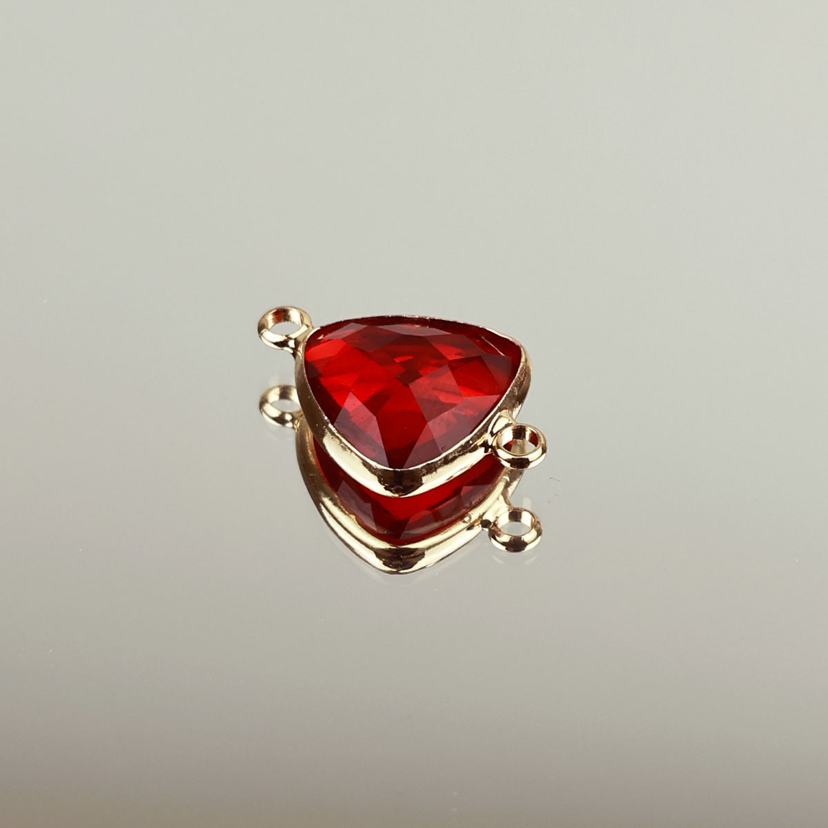 Подвеска (соединитель для бижутерии) (уп. 10шт) треугольник прозрачный 12*12 мм 011 красный