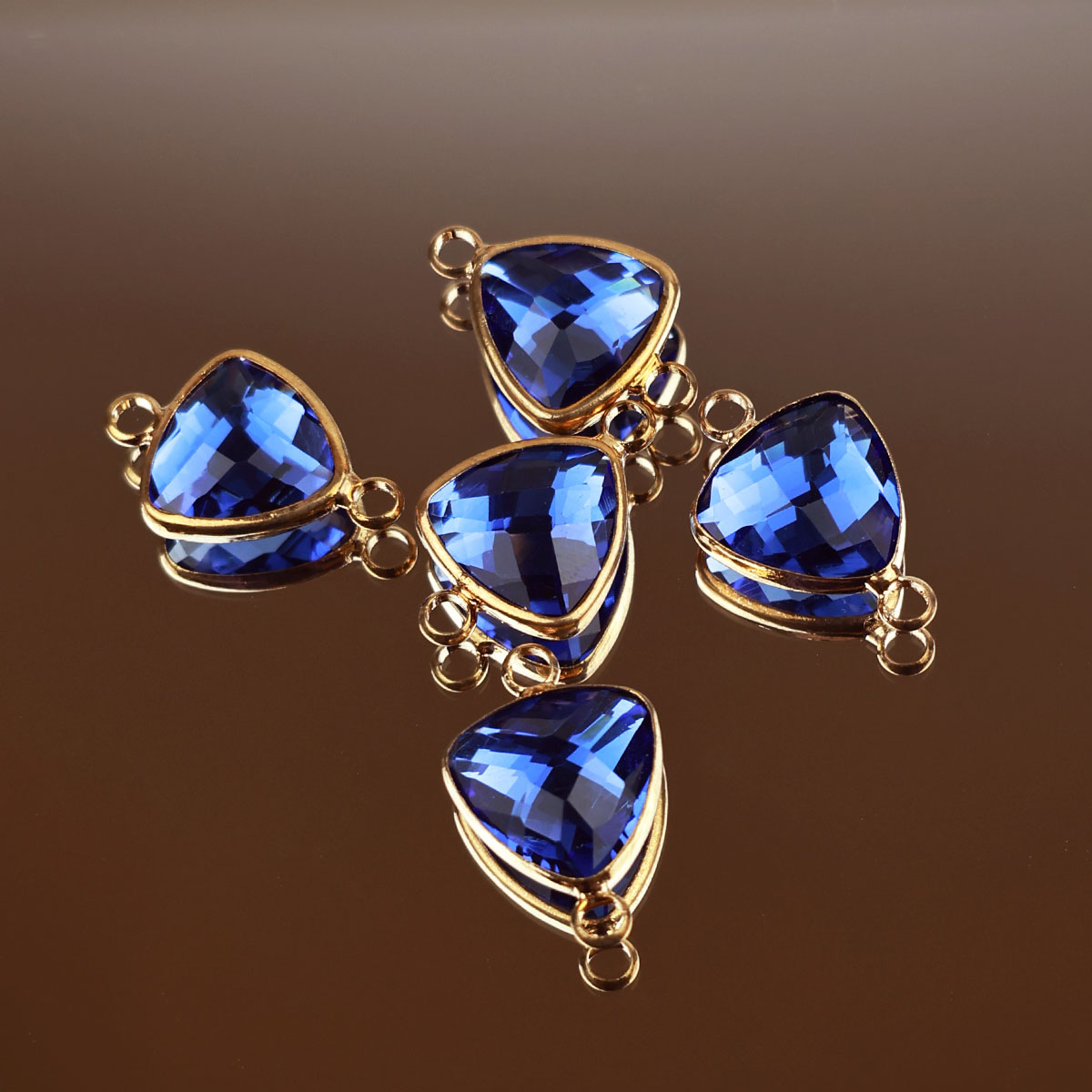 Подвеска (соединитель для бижутерии) (уп. 10шт) треугольник прозрачный 12*12 мм 022 синий